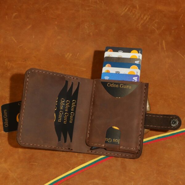 Minimalistinė Moderni Lietuviška odinė piniginė su RFID iššokančių kortelių dėklu su Vyčiu, Maža Lietuviška piniginė Rfid su Vyčiu, mažos piniginės RFID su iššokančiomis kortelėmis
